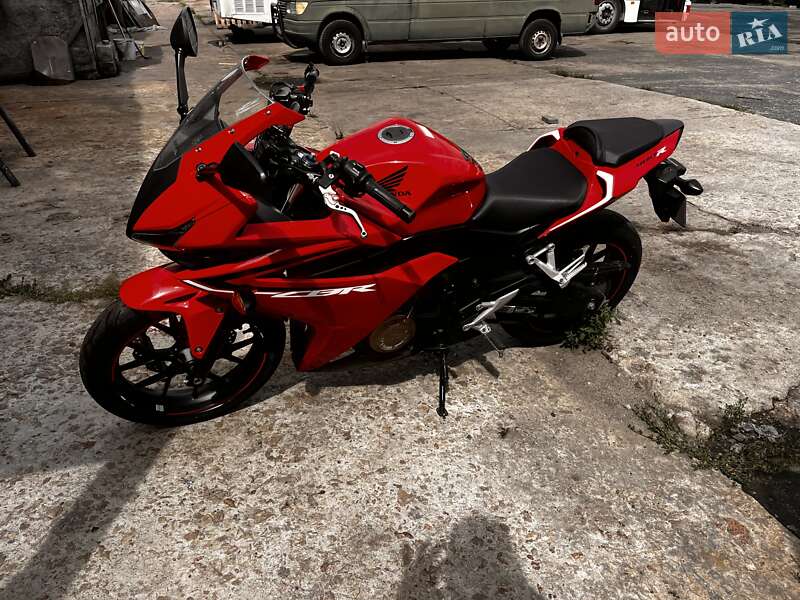 Спортбайк Honda CBR 400R 2016 в 
