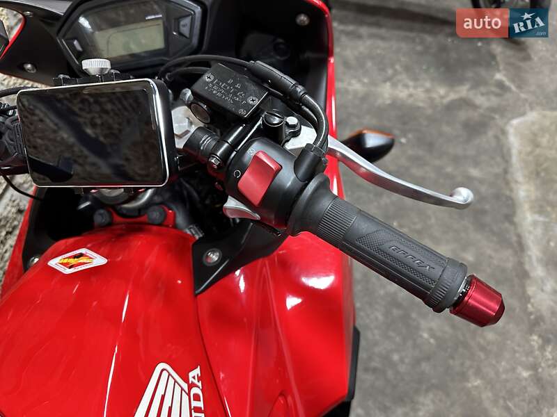Спортбайк Honda CBR 400R 2013 в Одессе фото 10 Спортбайк Honda CBR 400R 2013 в Одессе