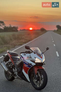 Спортбайк Honda CBR 400R 2015 в Голубовке