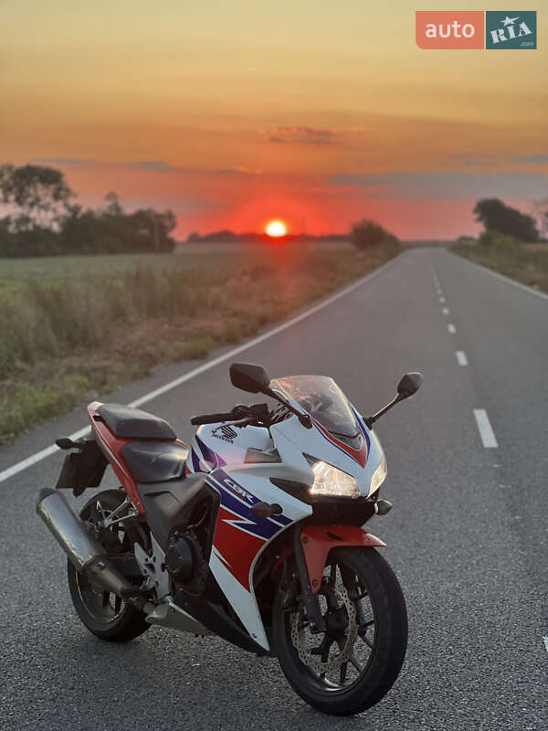 Honda CBR 400R 2015