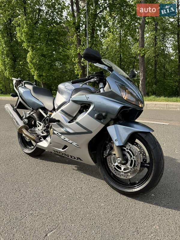 Мотоцикл Спорт-туризм Honda CBR 600F4i 2005 в 