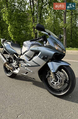 Мотоцикл Спорт-туризм Honda CBR 600F4i 2005 в 