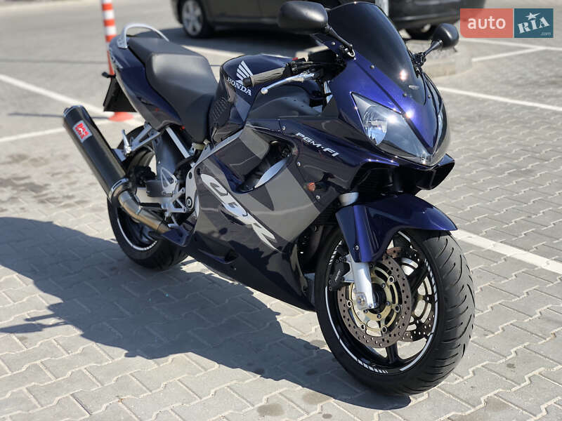 Спортбайк Honda CBR 600F4i 2002 в Виннице