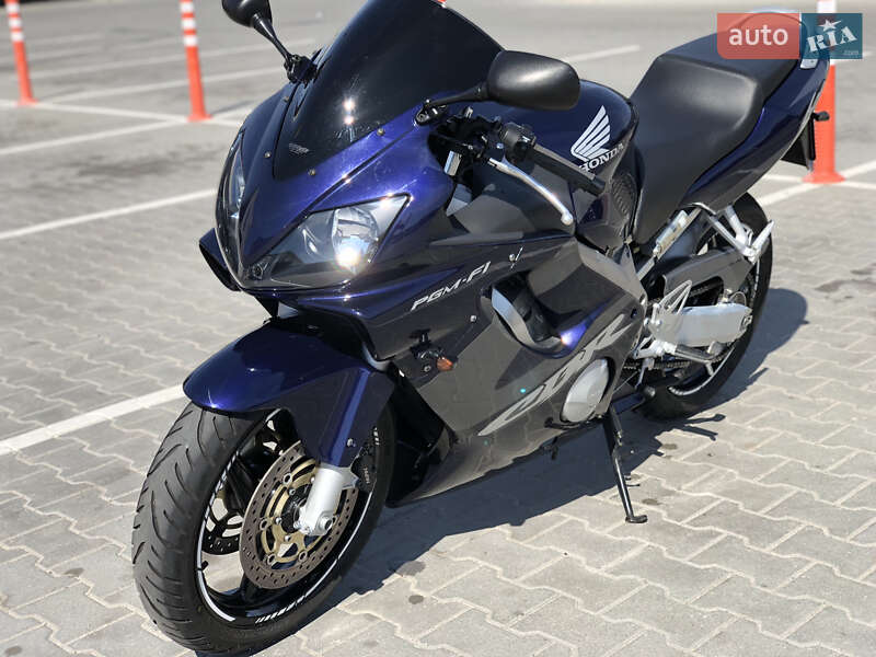 Спортбайк Honda CBR 600F4i 2002 в Виннице