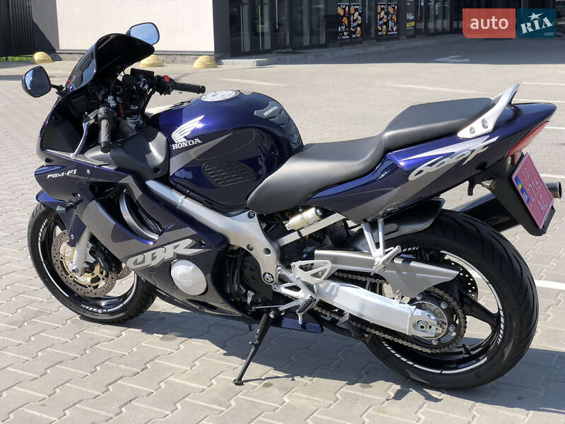 Спортбайк Honda CBR 600F4i 2002 в Виннице