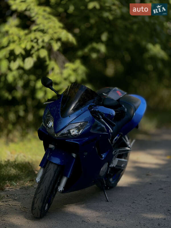 Спортбайк Honda CBR 600F4i 2002 в Могилев-Подольске