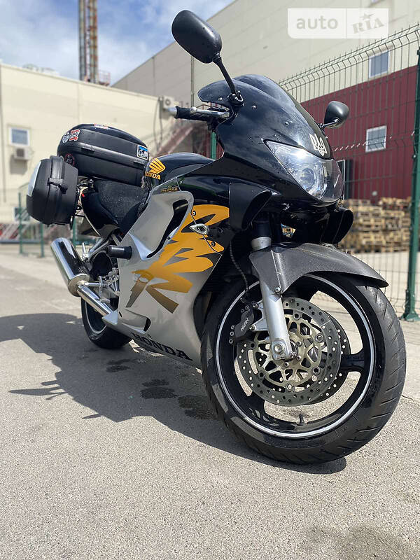 Спортбайк Honda CBR 600F 2000 в Киеве