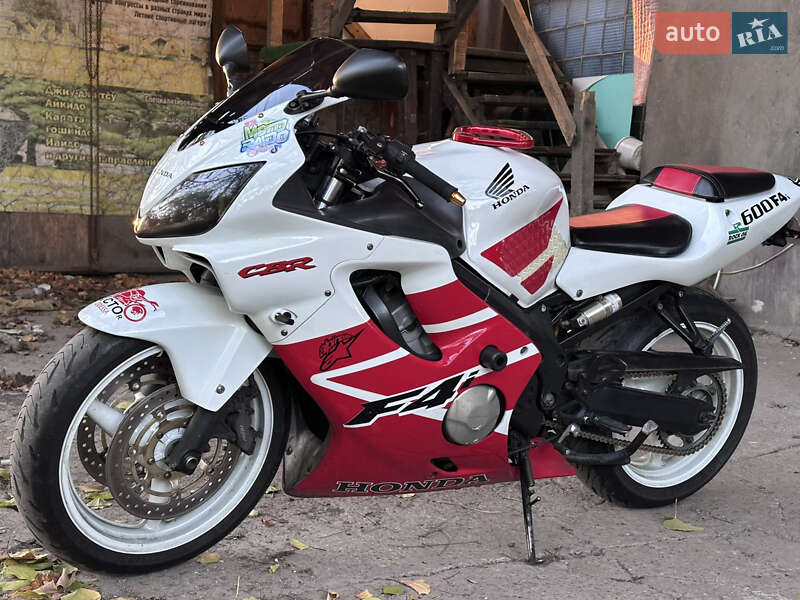 Спортбайк Honda CBR 600F 2001 в 