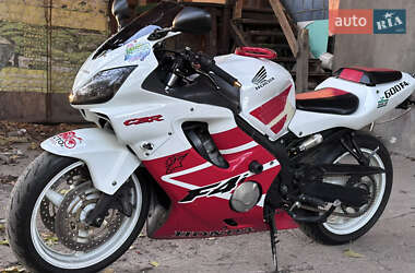 Спортбайк Honda CBR 600F 2001 в 