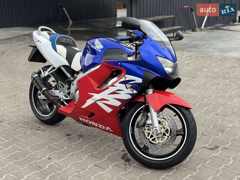Спортбайк Honda CBR 600F 2000 в 
