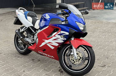 Спортбайк Honda CBR 600F 2000 в 