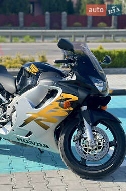 Мотоцикл Классик Honda CBR 600F 2000 в 