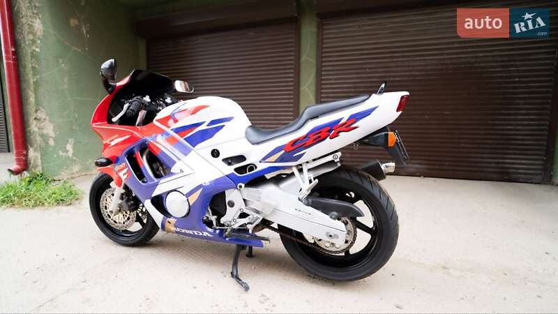 Спортбайк Honda CBR 600F 1995 в Чернівцях