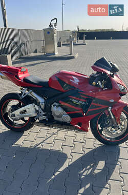 Спортбайк Honda CBR 600RR 2005 в 