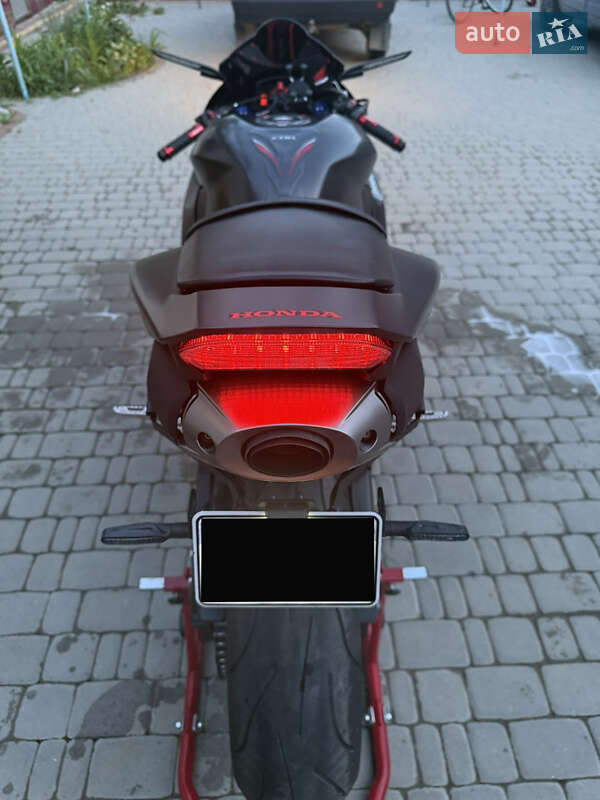 Спортбайк Honda CBR 600RR 2019 в Борщеве