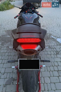 Спортбайк Honda CBR 600RR 2019 в 