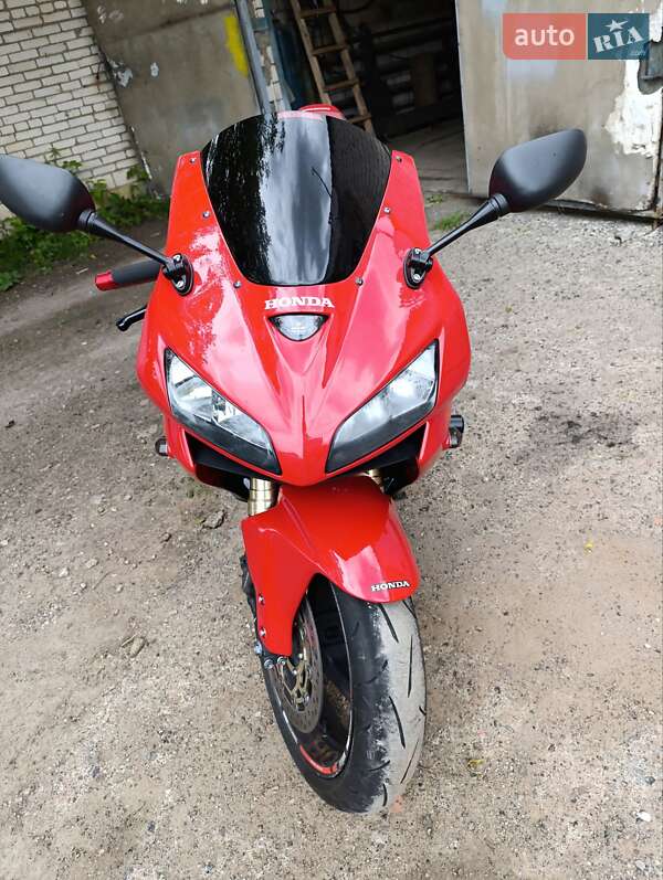 Спортбайк Honda CBR 600RR 2005 в Ладыжине