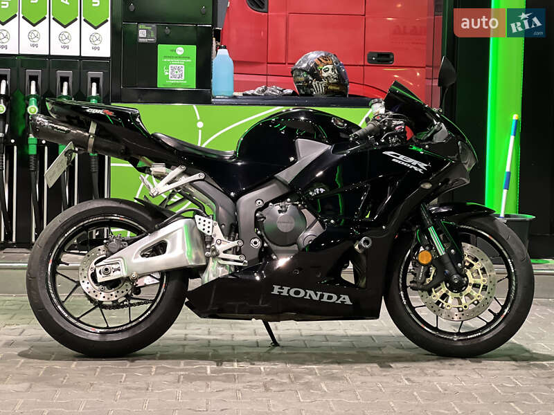 Спортбайк Honda CBR 600RR 2014 в Буче