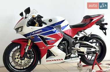 Спортбайк Honda CBR 600RR 2013 в  фото 7 Спортбайк Honda CBR 600RR 2013 в