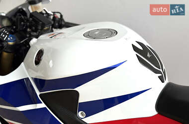 Спортбайк Honda CBR 600RR 2013 в  фото 21 Спортбайк Honda CBR 600RR 2013 в