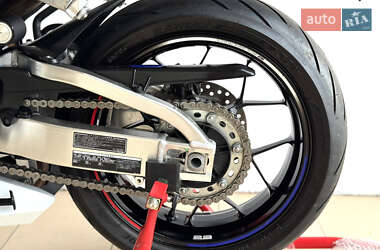 Спортбайк Honda CBR 600RR 2013 в  фото 30 Спортбайк Honda CBR 600RR 2013 в