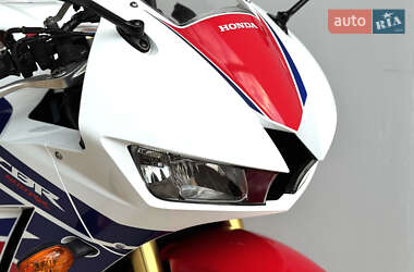 Спортбайк Honda CBR 600RR 2013 в  фото 36 Спортбайк Honda CBR 600RR 2013 в