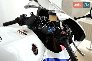 Спортбайк Honda CBR 600RR 2013 в  фото 40 Спортбайк Honda CBR 600RR 2013 в