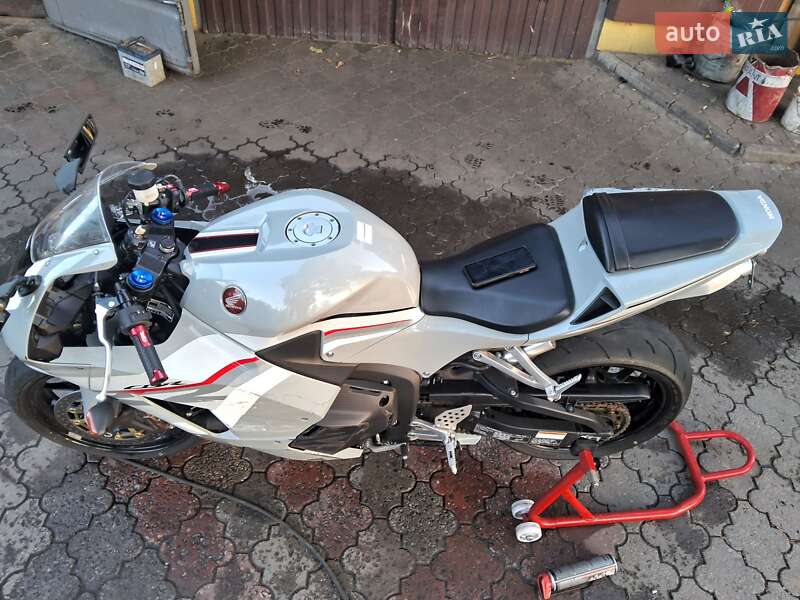 Спортбайк Honda CBR 600RR 2025 в Днепре