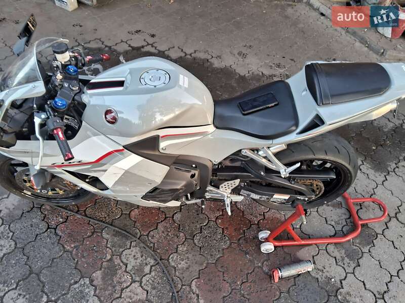 Спортбайк Honda CBR 600RR 2025 в Днепре