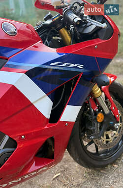 Спортбайк Honda CBR 600RR 2024 в 