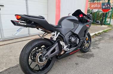 Спортбайк Honda CBR 600RR 2018 в  фото 2 Спортбайк Honda CBR 600RR 2018 в