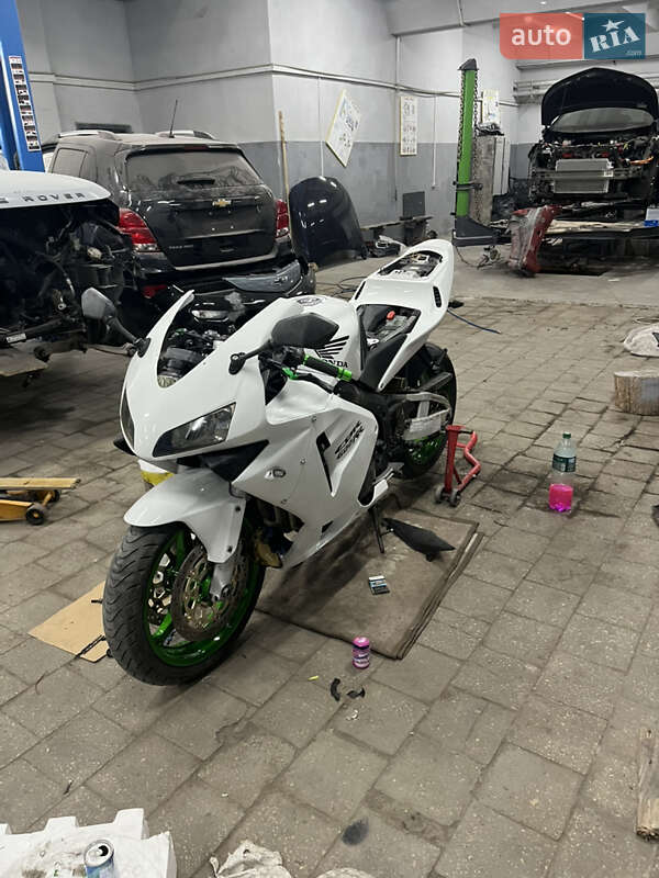Спортбайк Honda CBR 600RR 2004 в Золочеві фото 13 Спортбайк Honda CBR 600RR 2004 в Золочеві
