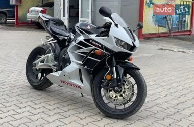 Спортбайк Honda CBR 600RR 2016 в Чернівцях