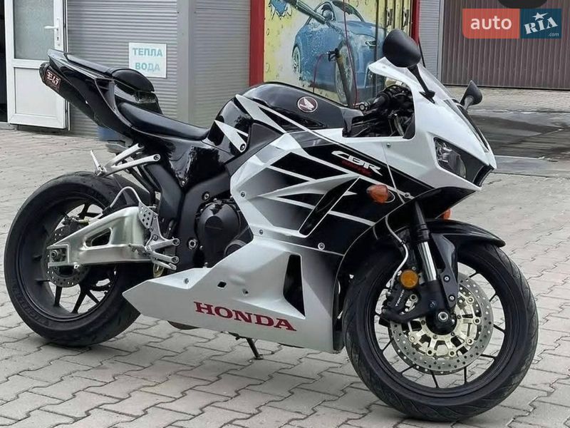 Спортбайк Honda CBR 600RR 2016 в Черновцах фото 5 Спортбайк Honda CBR 600RR 2016 в Черновцах