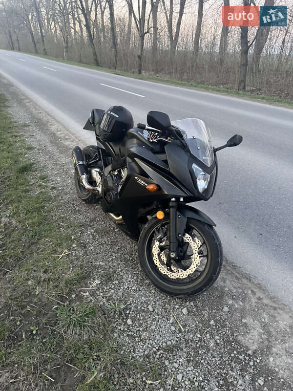 Спортбайк Honda CBR 650F 2015 в Киеве фото 2 Спортбайк Honda CBR 650F 2015 в Киеве