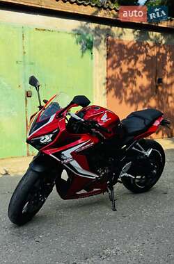 Спортбайк Honda CBR 650R 2022 в 