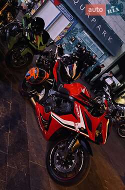 Спортбайк Honda CBR 650R 2022 в 