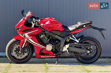 Спортбайк Honda CBR 650R 2019 в 