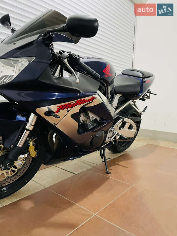 Спортбайк Honda CBR 929RR 2001 в Киеве
