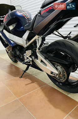 Спортбайк Honda CBR 929RR 2002 в 