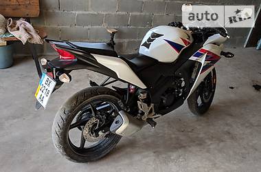 Мотоциклы Honda CBR 2012 в Чемеровцах