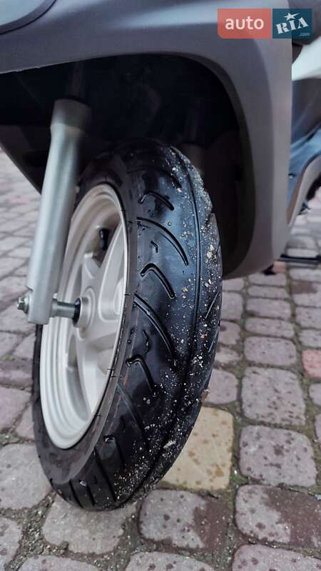 Скутер Honda CHS 125 2014 в Ровно