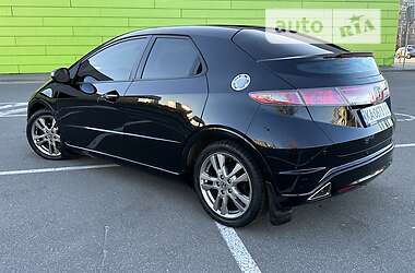 Хэтчбек Honda Civic 2010 в 