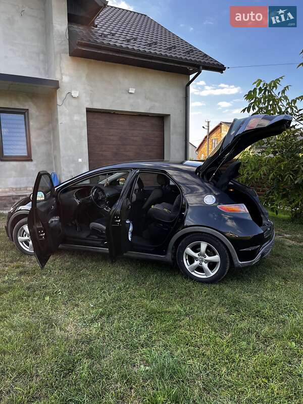 Хэтчбек Honda Civic 2007 в Львове