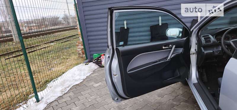 Хэтчбек Honda Civic 2001 в Звягеле