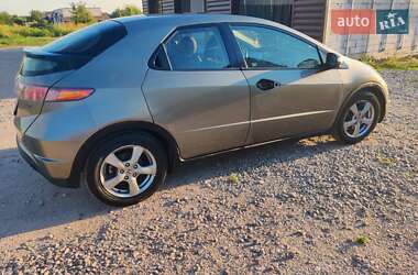 Хэтчбек Honda Civic 2006 в 