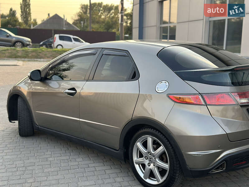 Хэтчбек Honda Civic 2007 в Днепре