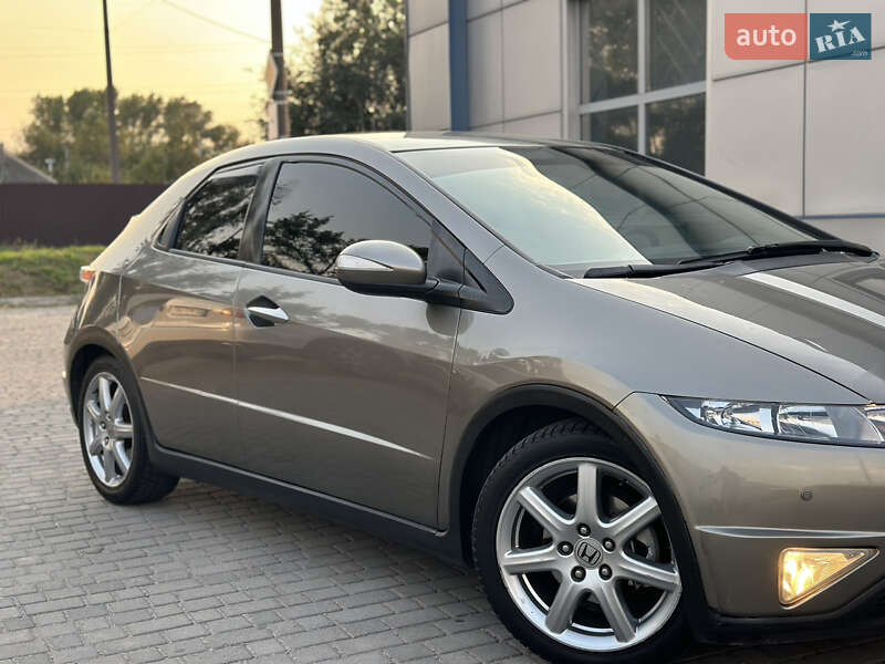 Хэтчбек Honda Civic 2007 в Днепре