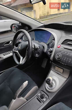 Хетчбек Honda Civic 2006 в 