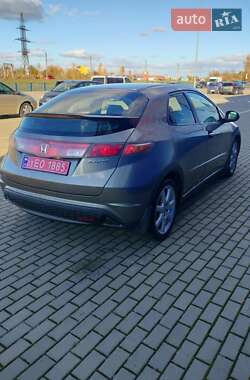 Хэтчбек Honda Civic 2007 в Нововолынске